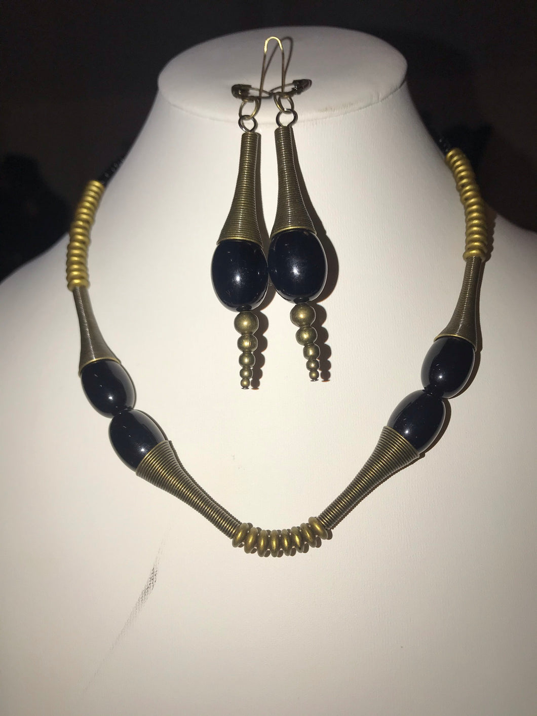 Cones Black necklace and earrings